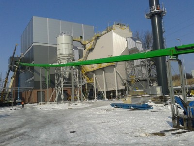 Silos na popi&oacute;ł oraz przenośnik taśmowy biomasy